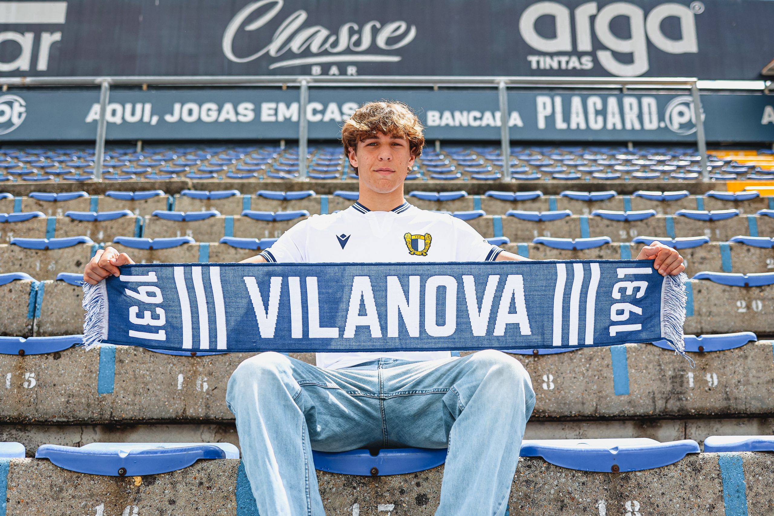 Gustavos levam sorrisos à Escola Mais Plural - FC Famalicão